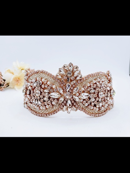 Rose Gold Bridal Crown: Rhinestone & Pearl Tiara Headband - Picture 3 of 9